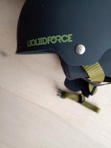 Casque de marque Liquid Force, Enlèvement