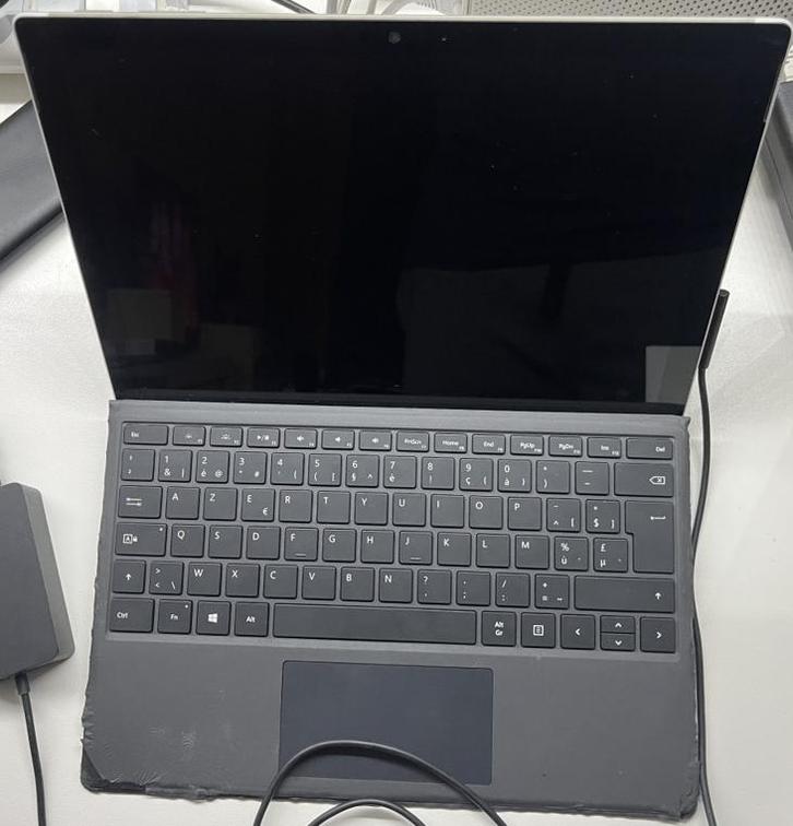 Microsoft Surface Pro i7-7660U 256GB 8GB + toebehoren, Computers en Software, Windows Laptops, Gebruikt, 12 inch, SSD, 2 tot 3 Ghz
