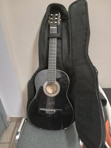 0465299965 originele zwarte stagg gitaar  beschikbaar voor biedingen