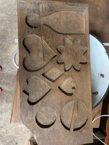 Oude bakvorm in hout 52x27 beschikbaar voor biedingen
