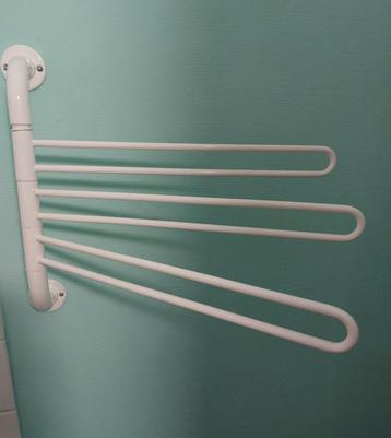 Vends porte-essuie IKEA pour la Salle de Bain. 