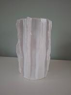 Moderne witte vaas van 23cm hoogte, Ophalen of Verzenden, Zo goed als nieuw