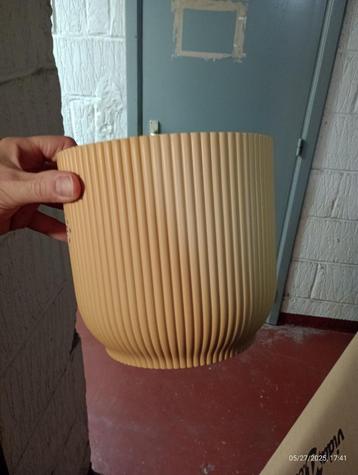 ELHO plastic plantenpothoes met een diameter van 18 cm beschikbaar voor biedingen