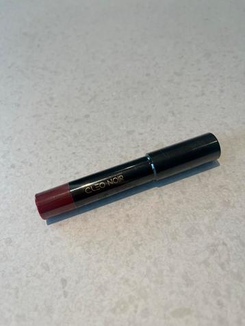 Cleo Noir lip pencil / lippotlood beschikbaar voor biedingen