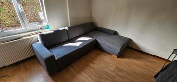 Grijze zetel in nieuwstaat beschikbaar voor biedingen