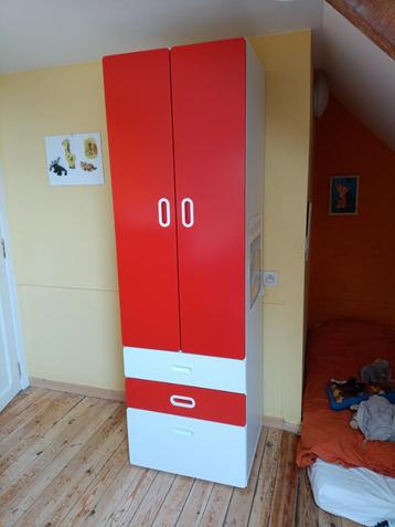 Garde-robe orange/rouge et blanc SMÅSTAD / PLATSA (Ikea)