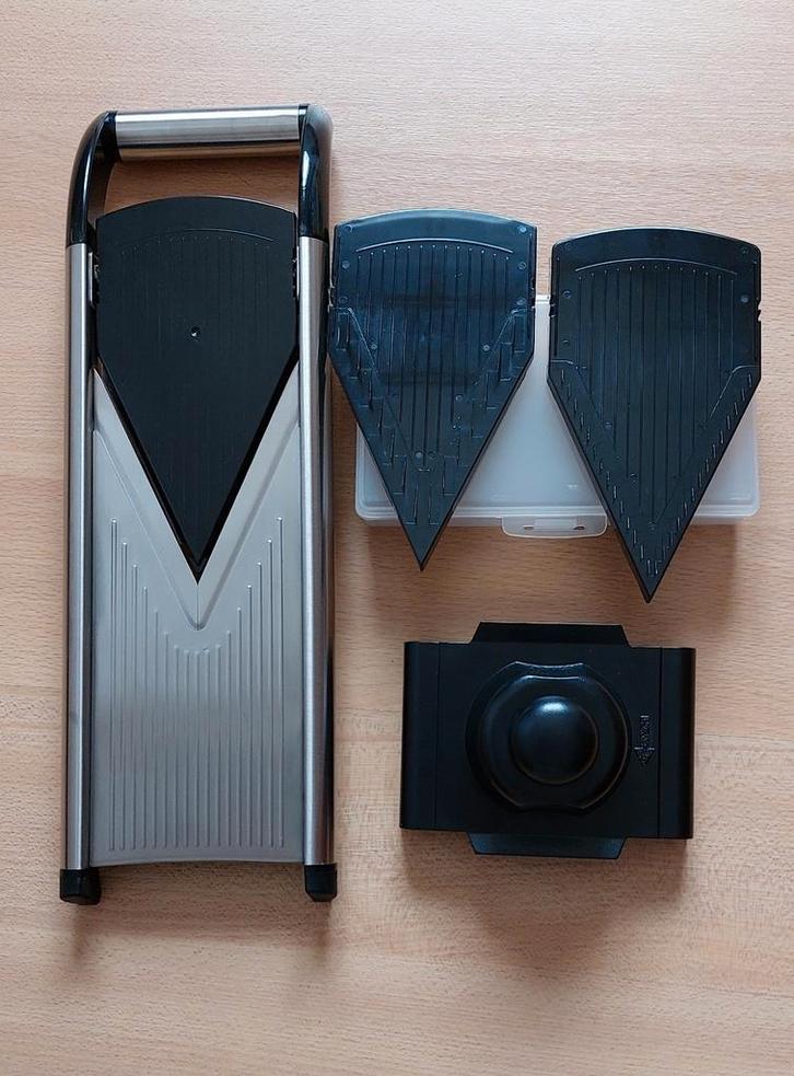 RVS Mandoline. Nieuw V-vorm groenten snijmachine rasp, Huis en Inrichting, Keuken | Keukenbenodigdheden, Nieuw, Ophalen of Verzenden