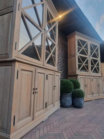 2 Eiken buffetkast/vitrinekast GRATIS LEVERING  beschikbaar voor biedingen