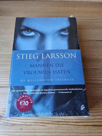 Boek Stieg Larsson Mannen die vrouwen haten beschikbaar voor biedingen