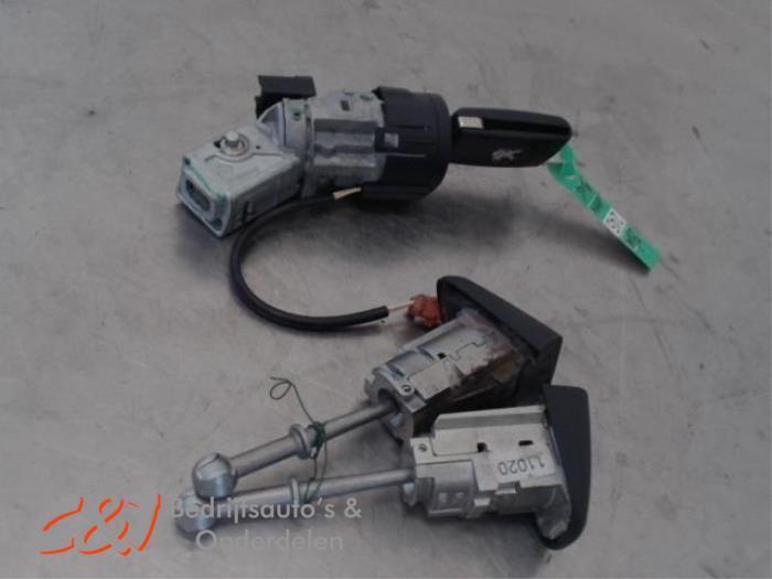 Serrure de contact + clé d'un Peugeot Partner, Autos : Pièces & Accessoires, Autres pièces automobiles, Peugeot, Utilisé, 3 mois de garantie