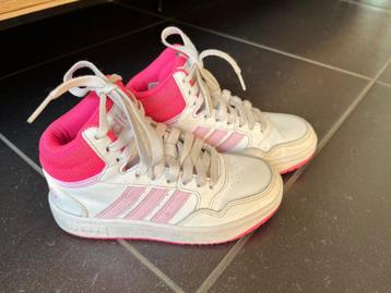 Sneakers Adidas beschikbaar voor biedingen