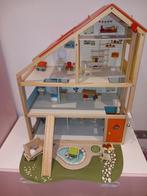 HEMA - Le cadeau de rêve 😍 La grande maison de poupée meublée en bois FSC  pour des heures et des heures de jeux en perspective. Vos enfants ont-ils  déjà fait leur