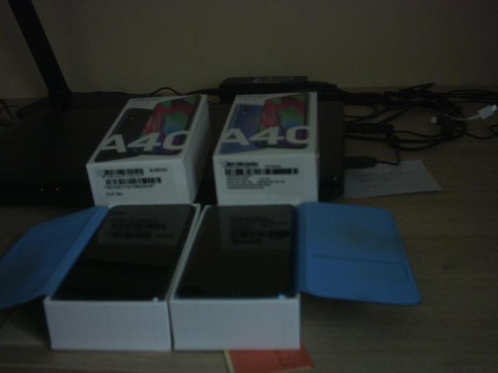 2 SAMSUNG smartphone, Telecommunicatie, Mobiele telefoons | Samsung, Zo goed als nieuw, Galaxy A, 64 GB, Zonder abonnement, Met simlock