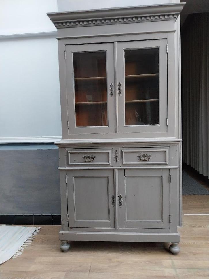 oude grenen vitrine kast wegens verhuis  bieden weg 25 euro, Huis en Inrichting, Kasten | Vitrinekasten, Gebruikt, 150 tot 200 cm