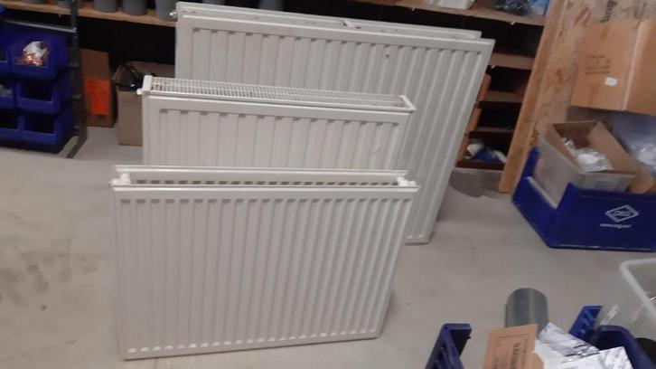 6 Radiatoren, 6 radiatorkranen, 6 thermostaatkoppen en ruimt, Doe-het-zelf en Bouw, Verwarming en Radiatoren, Gebruikt, Thermostaat