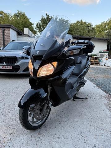 Prachtige burgman executive 650 met lage kilometers beschikbaar voor biedingen
