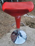 Tabouret rouge, Enlèvement, Comme neuf