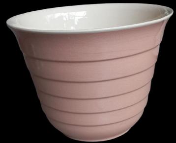roze Villeroy & Boch cachepot.  beschikbaar voor biedingen
