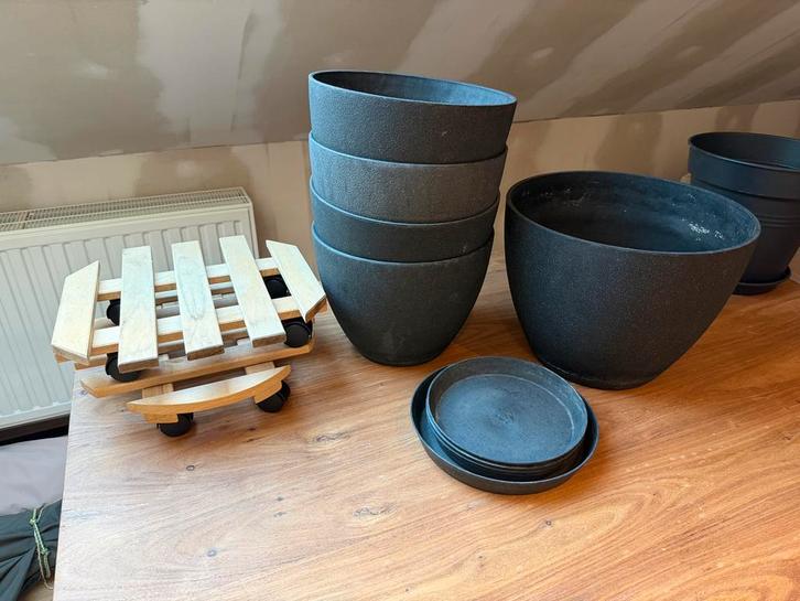 Bloempotten buiten en bloempotroller, Tuin en Terras, Bloempotten, Zo goed als nieuw, Kunststof, Ophalen