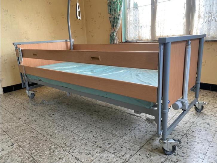 Lit Médicalisé électrique Invacare Accent, Divers, Matériel Infirmier, Utilisé, Enlèvement