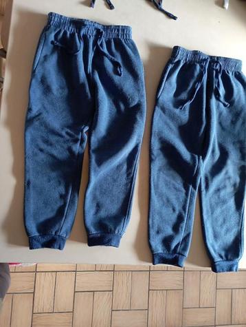2 pantalons de jogging (sport) bleus taille 110/116