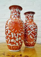 2 Antieke Chinese vazen - iron red decoratie van bloemen, Ophalen of Verzenden