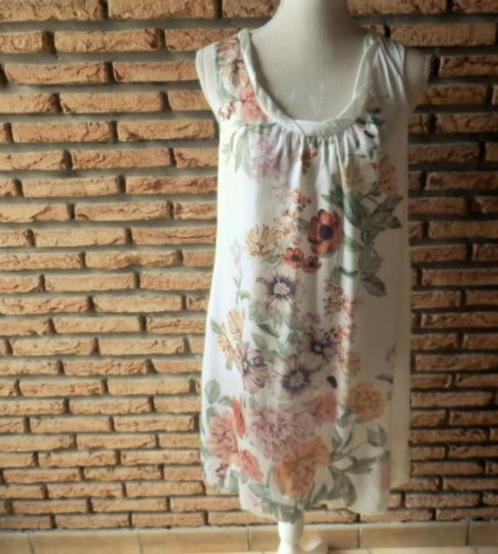 (6)- robe femme t.40 blanche fleurie - H£M -, Kleding | Dames, Jurken, Zo goed als nieuw, Maat 38/40 (M), Wit, Knielengte, Ophalen of Verzenden