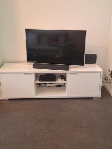 tv kast in goede staat  beschikbaar voor biedingen