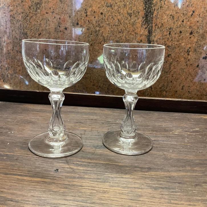 2 prachtige heel oude witte wijnglazen , kristal!, Antiek en Kunst, Antiek | Glaswerk en Kristal, Ophalen of Verzenden