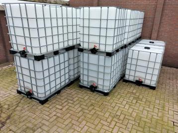 IBC tanks vaten regenton houtkrat slowfeeder zeer mooi!! beschikbaar voor biedingen