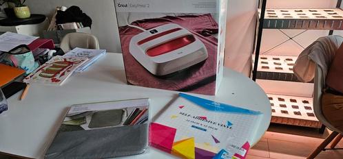 CRICUT Easy Press 2 met matte en zelfklevende vellen, Hobby en Vrije tijd, Overige Hobby en Vrije tijd, Ophalen
