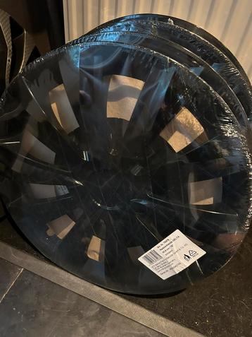 4 universele 16" wieldoppen superprijs 20€/4 beschikbaar voor biedingen