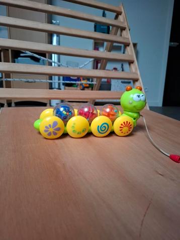 Rups met rollende ballen beschikbaar voor biedingen