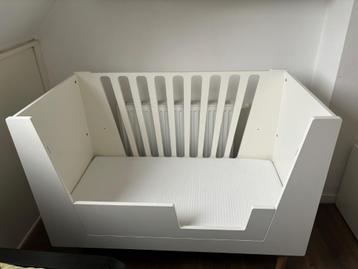 Babybed + Commode Done by Deer disponible aux enchères