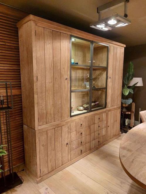 Landelijke vitrinekast in teakhout met verlichting, Huis en Inrichting, Kasten | Boekenkasten, Nieuw, Teakhout, Ophalen of Verzenden