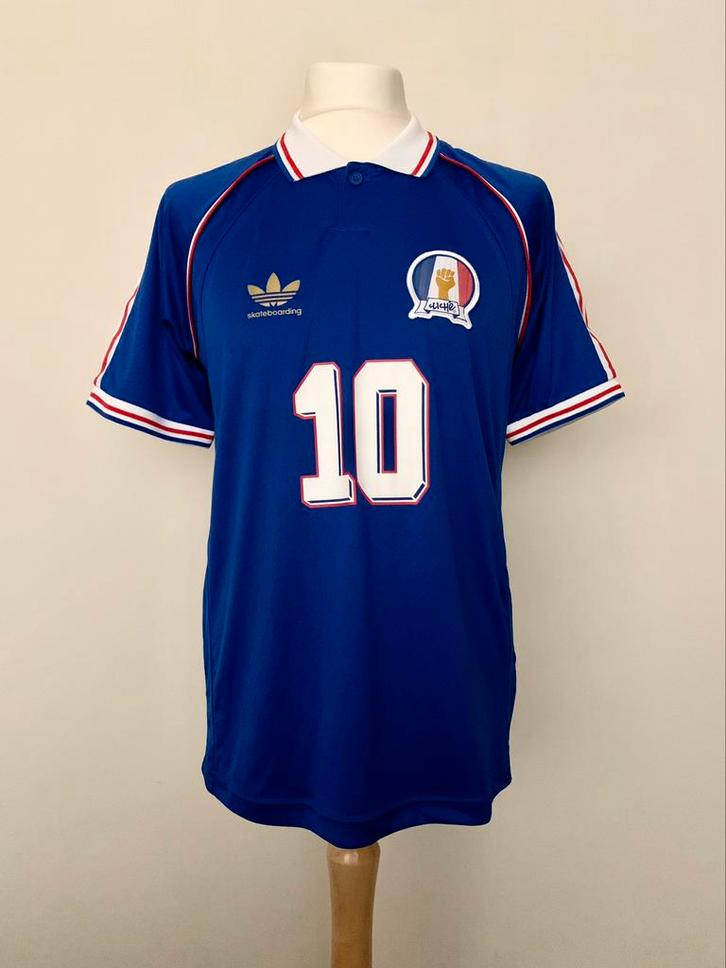 Cliché x Adidas France 98 Skateboarding Lucas Puig shirt, Sports & Fitness, Football, Comme neuf, Maillot, Taille M, Enlèvement ou Envoi