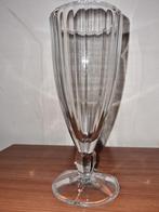 Vase à pied 
Hauteur 19 cm, Enlèvement ou Envoi, Utilisé, Verre, Moins de 50 cm