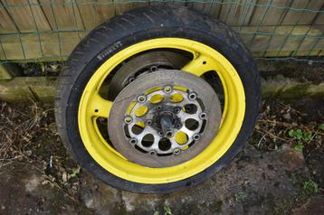 Suzuki Asahi 17" geel motorwiel met drie sticks beschikbaar voor biedingen
