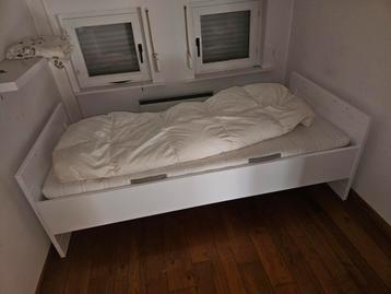 Bopita bed 90x200cm met 2 bijhorende nachtkastjes beschikbaar voor biedingen