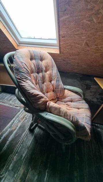 Zetel uit rotan beschikbaar voor biedingen