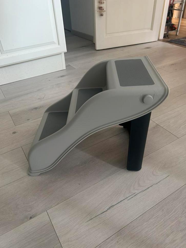 2 x  Trixie Hondentrap – lichtgrijs, Tuin en Terras, Tuinstoelen, Zo goed als nieuw, Kunststof, Ophalen