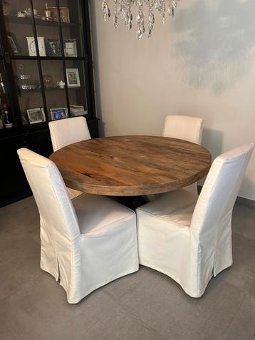 Ronde tafel en 4 bijpassende stoelen beschikbaar voor biedingen