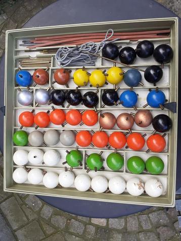 Cenco Atomic model set in hout beschikbaar voor biedingen