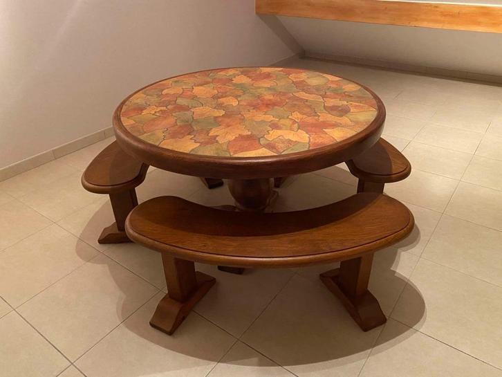 Table ronde BARROIS avec bancs, Antiquités & Art, Antiquités | Meubles | Tables, Enlèvement