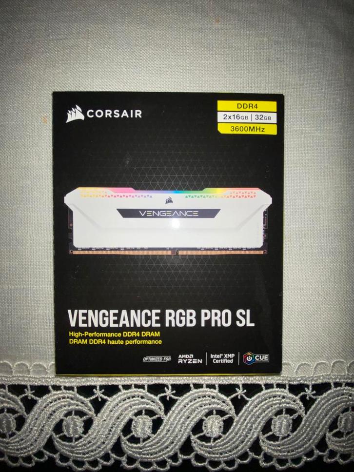 32GB Corsair Vengeance RGB Pro, Computers en Software, RAM geheugen, Desktop, DDR4, Ophalen