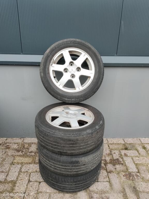 Banden Mitsubishi -195/60R15 88H- Bridgestone TURANZA 05625, Auto-onderdelen, Overige Auto-onderdelen, Gereviseerd, Ophalen