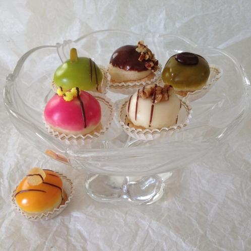 crystal serveerschaaltje op voet, gedrapeerd met tulpen, Huis en Inrichting, Keuken | Servies, Nieuw, Schaal of Schalen, Ophalen of Verzenden