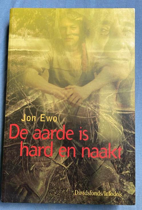 J. Ewo - De aarde is hard en naakt, Boeken, Kinderboeken | Jeugd | onder 10 jaar, Zo goed als nieuw, Ophalen of Verzenden