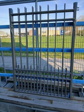 Poort met slot beschikbaar voor biedingen