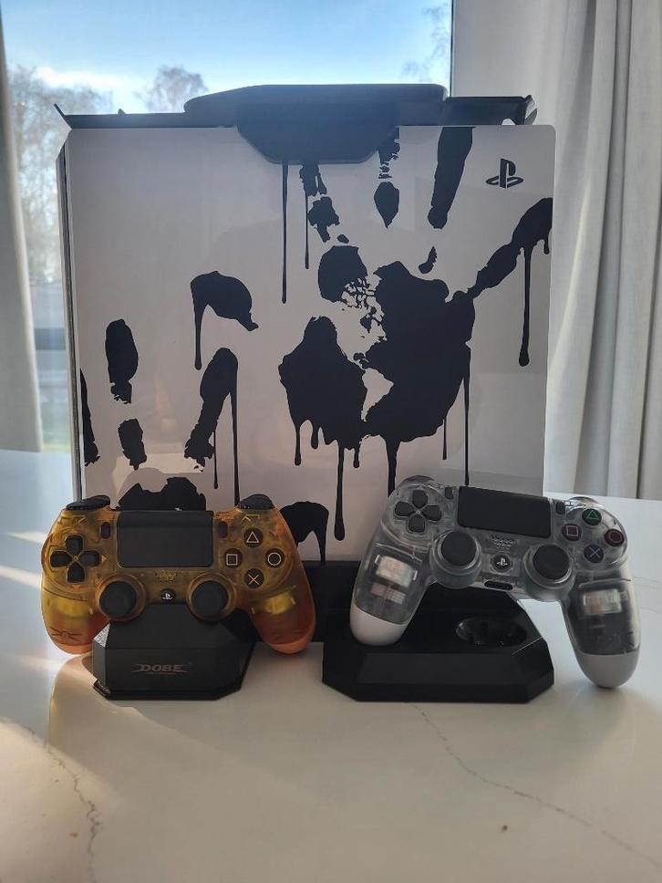 Playstation 4 pro Ltd.Edition Death Stranding + 2controllers, Games en Spelcomputers, Spelcomputers | Sony PlayStation 4, Zo goed als nieuw